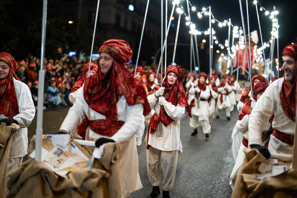 Locura por la cabalgata de Reyes Magos en Barcelona