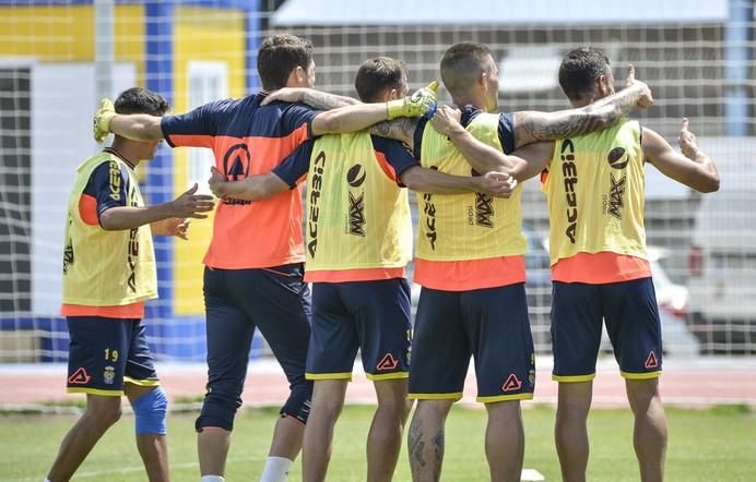 TELDE (Hornillo) A 15/05/2017. Entrenamiento de la UD Las Palmas en la última jornada del campeonato de liga. FOTO: J. PÉREZ CURBELO