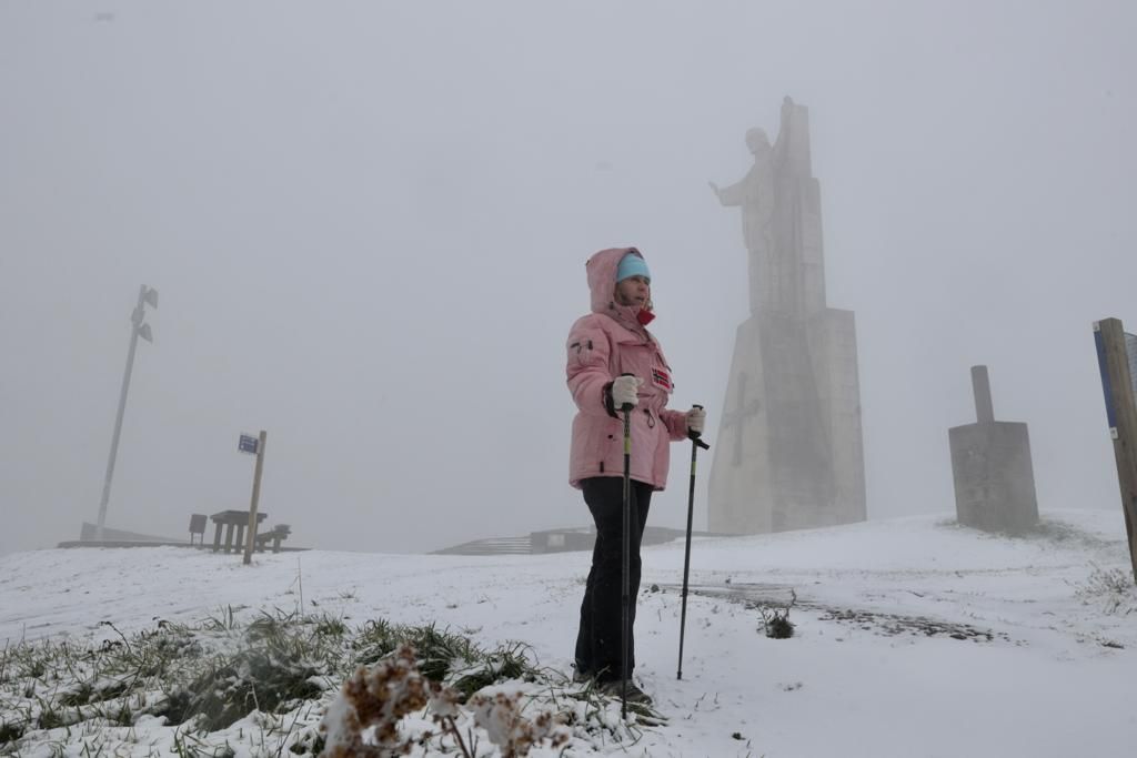 EN IMÁGENES: La borrasca Juliette lleva la nieve casi hasta la costa en Asturias