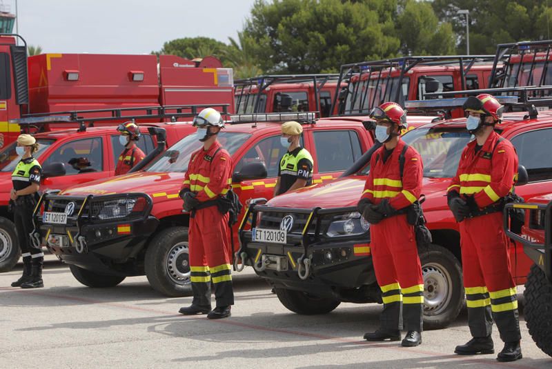 Gloria Calero visita la Unidad Militar de Emergencias, UME en la base militar de Bétera