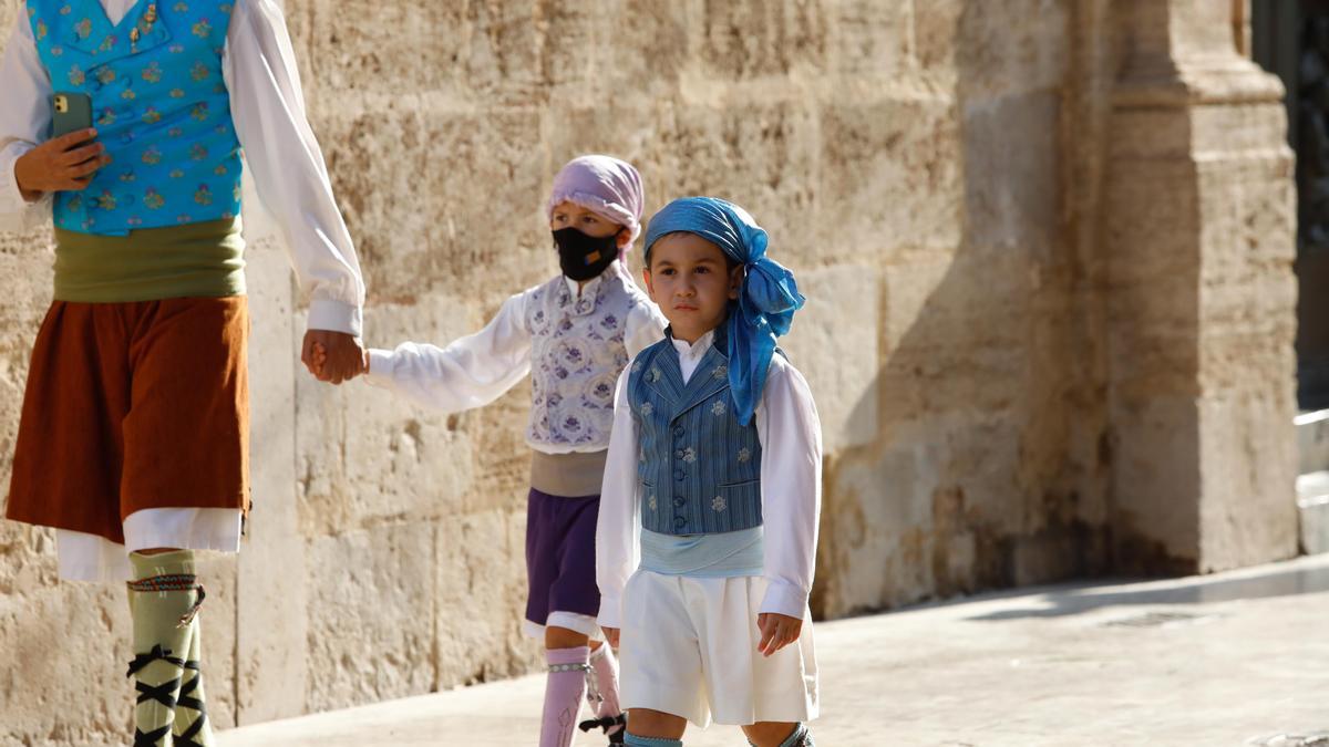 Búscate en el segundo día de Ofrenda por las calles del Mar y Avellanas entre las 9:00 y 10:00 horas