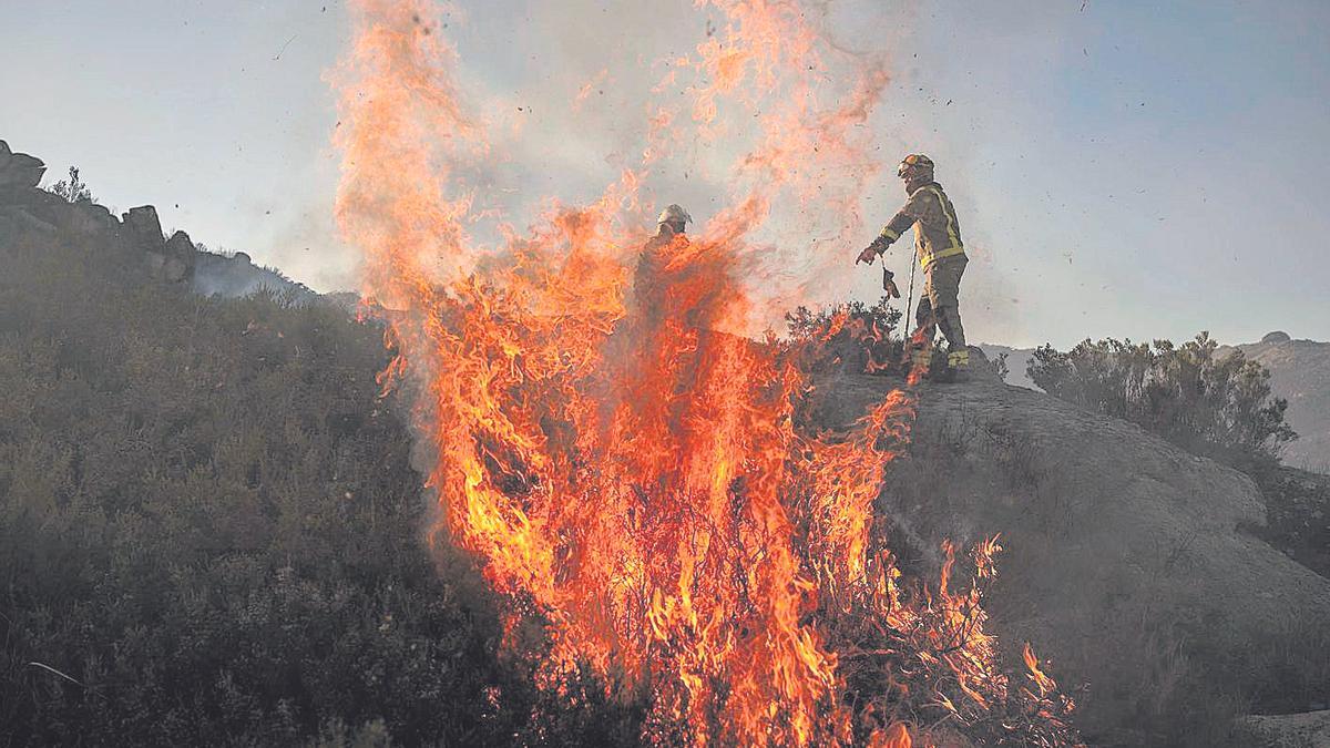 Incendio en Muiños, en el Parque Natural Baixa Limia-Serra do Xurés en 2023. | Brais Lorenzo
