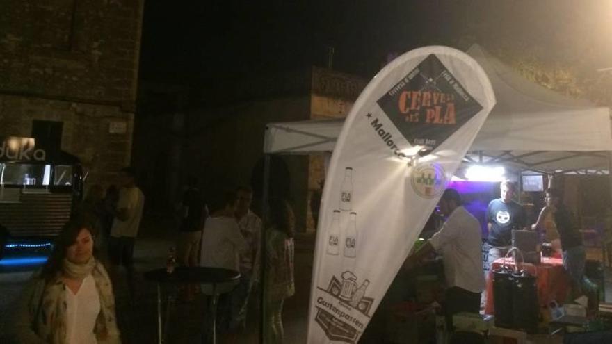 Cervezas y &#039;food-trucks&#039; en Petra