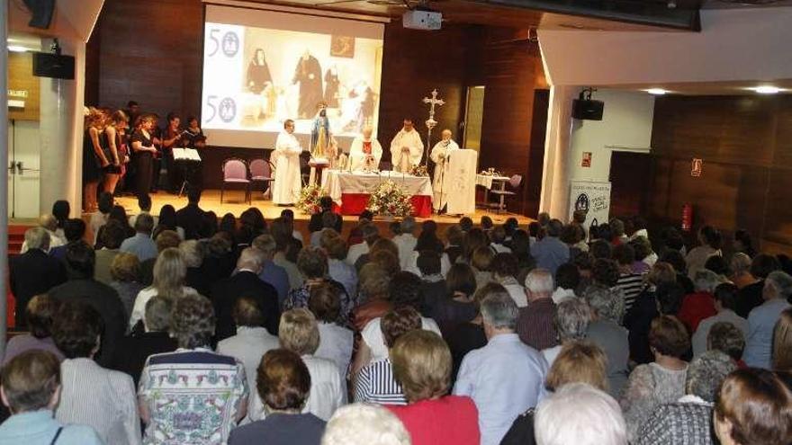 La eucaristía se celebró en el Centro Social do Mar. // Santos Álvarez