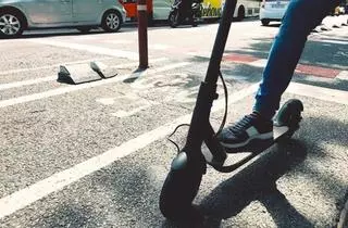 Badalona prohíbe la circulación de patinetes eléctricos por el centro de la ciudad