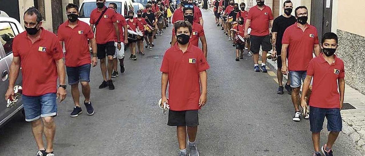 Imagen del &#039;cercavila&#039; de la banda de cornetas y tambores del Soldà, el pasado jueves.