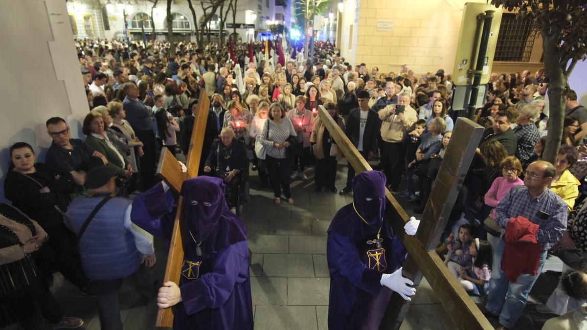 La ciudad arropó a la procesión en todos los tramos.