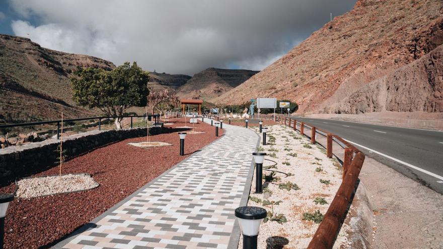 Culminadas las obras de mejora de las zonas ajardinadas en los espacios turísticos