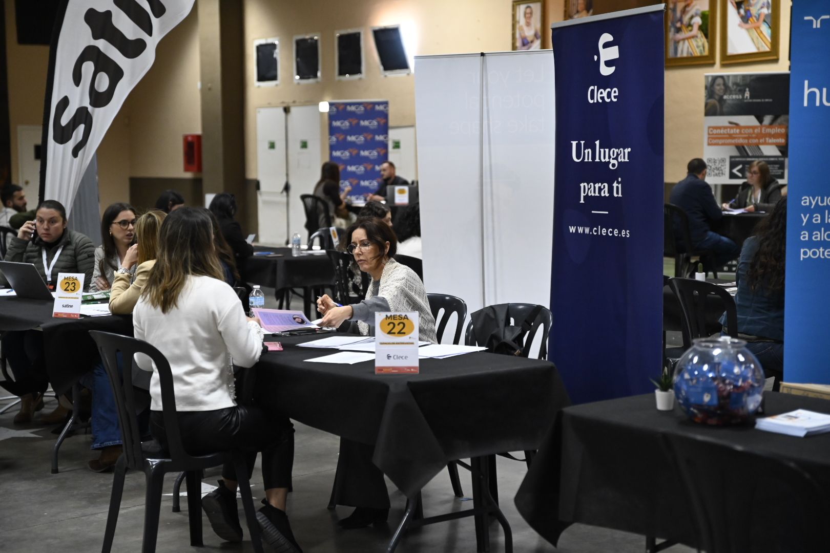 FOTOGALERÍA I Maratón de entrevistas en Burriana para encontrar un trabajo