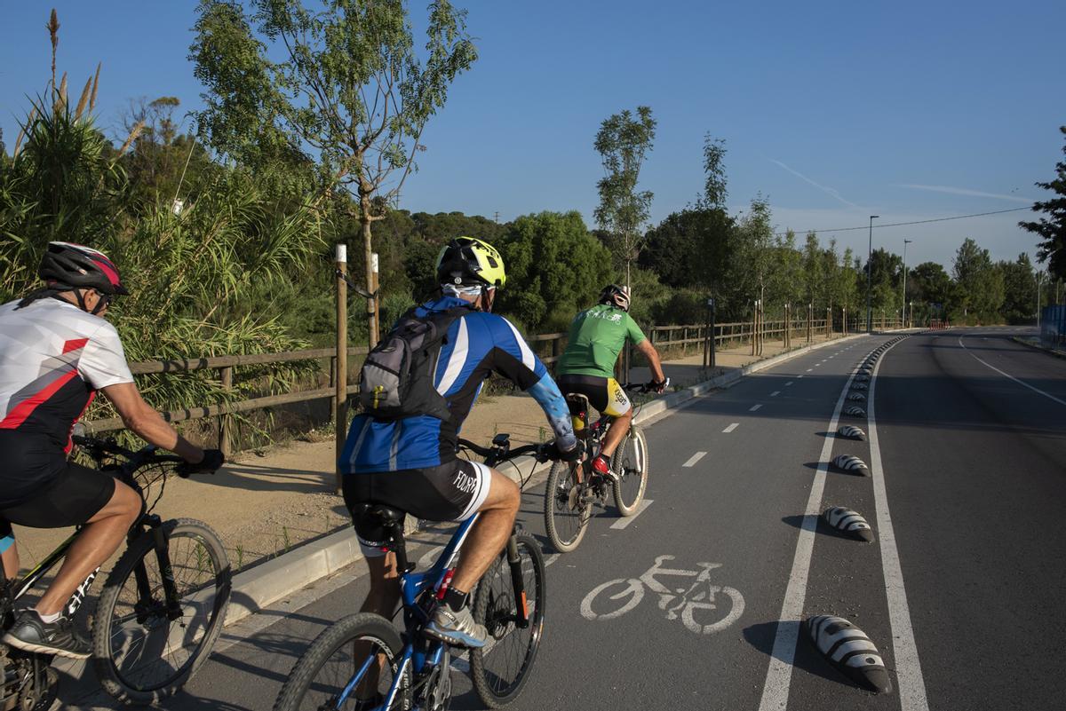 El carril bici que conecta varios polígonos de Barberà del Vallès fomenta el bienestar y la sostenibilidad.