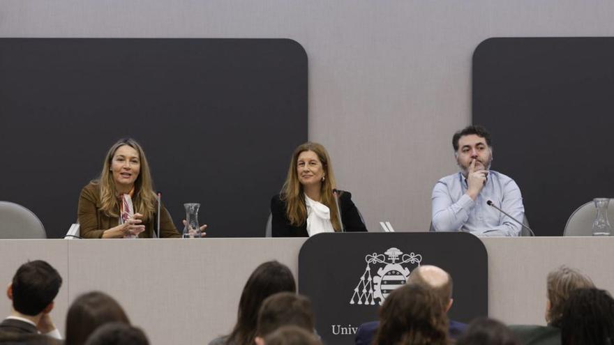 Por la izquierda, Susana Solís, María José Iglesias y Jonás Fernández, ayer.