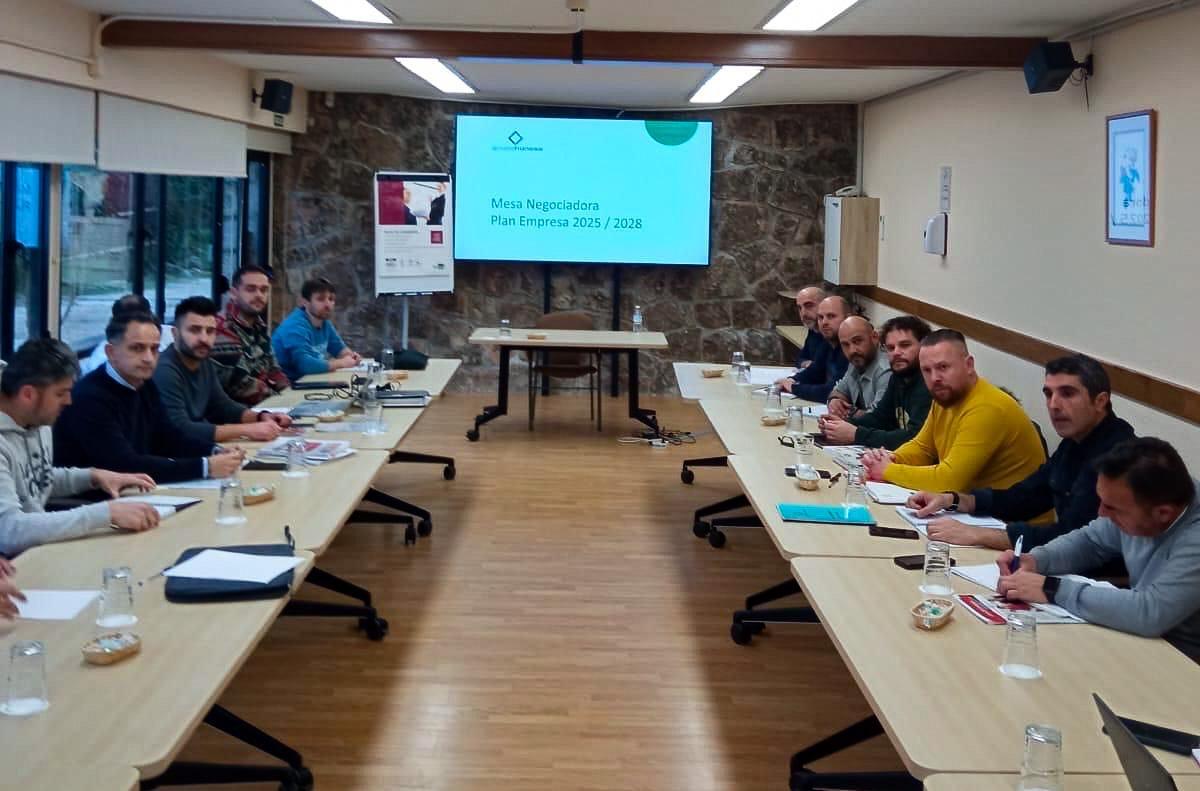 La reunión en la que se alcanzó el preacuerdo del nuevo plan de empresas de Hunosa.