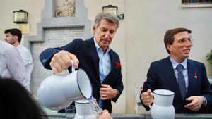 Alberto Núñez Feijóo, presidente del PP, y Jose Luis Martínez-Almeida, alcalda de Madrid.