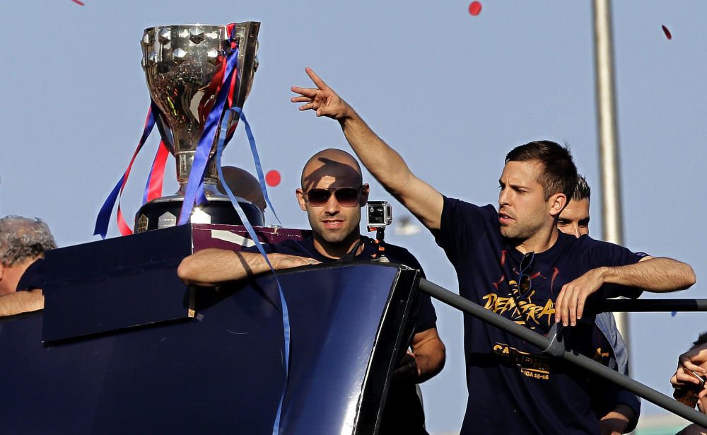 El Barça celebra la Lliga amb una rua pels carrers de Barcelona