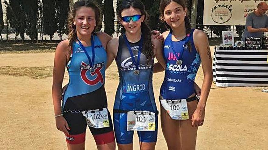 Ingrid Alsina guanya el triatló infantil del Prat