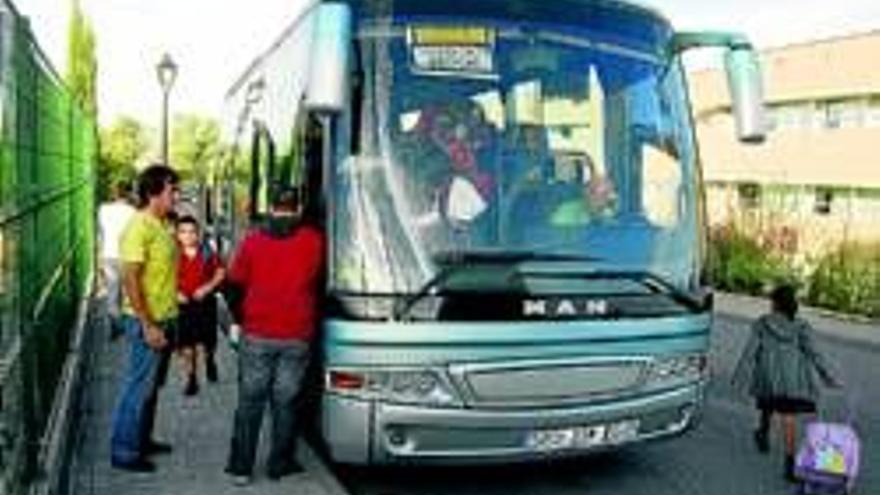 Multan a 67 buses escolares por no tener licencia