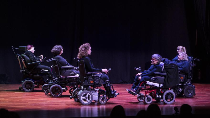 Galería | Así fue la obra de teatro inclusiva en la casa de cultura Rodríguez Moñino de Cáceres