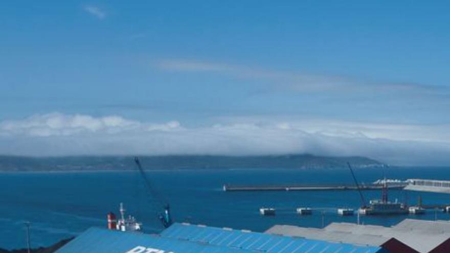 El tráfico del puerto crece un 21% hasta septiembre por el empuje de los graneles sólidos en Langosteira