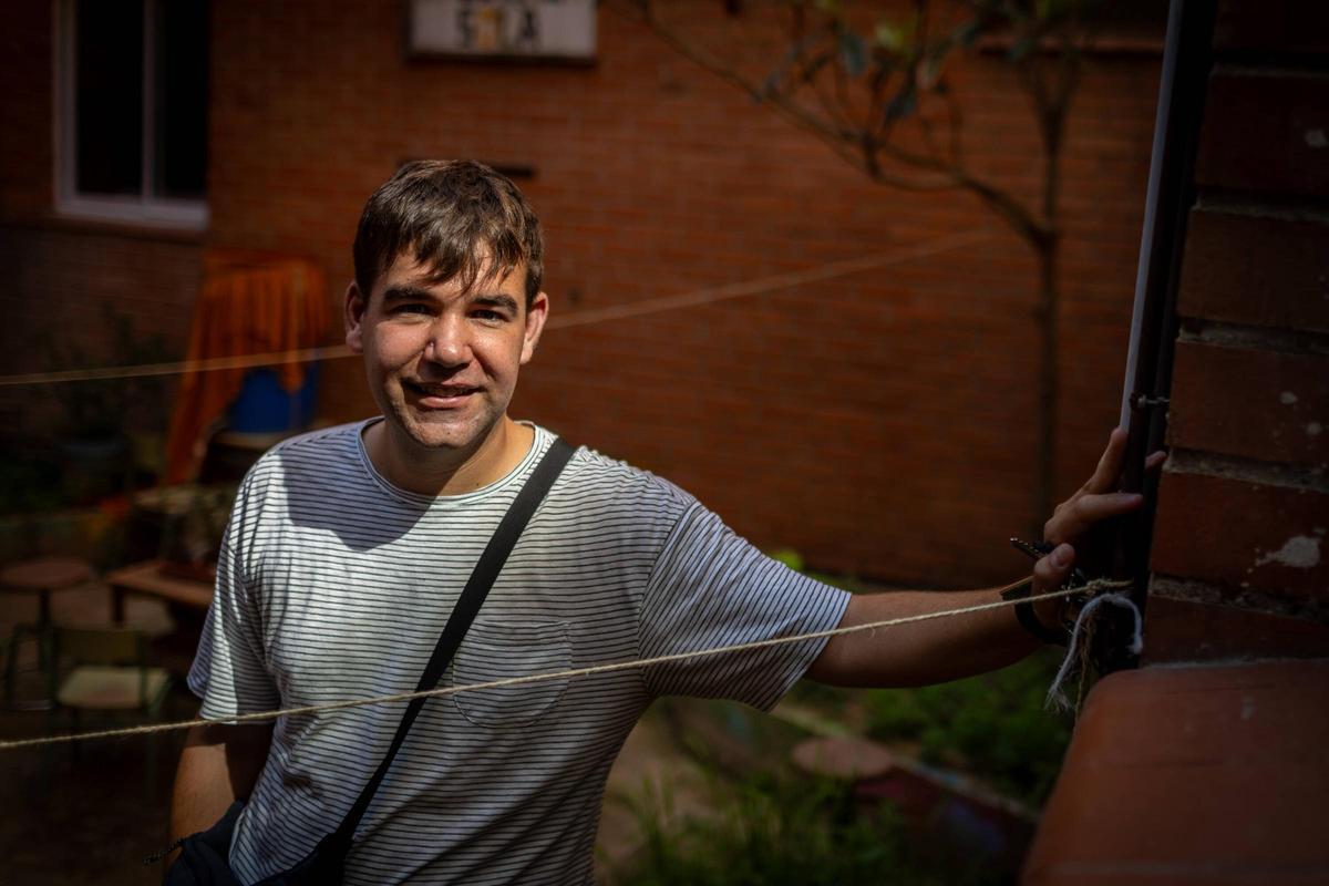 Victor Dieste, profesor del IE Baldomer Solà en barrio de Sant Roc de Badalona.