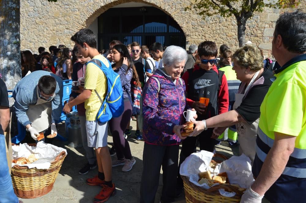 Els berguedans renoven el vot de poble i pugen a Queralt per celebrar Sant Marc