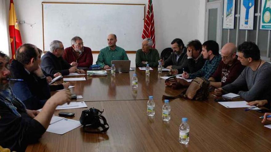 Reunión de la Confederación de Asociaciones de Vecinos de Castilla y León, ayer, en Zamora.