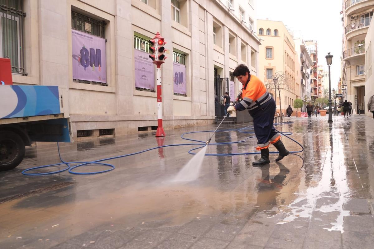 Primeras gotas de la "lluvia de sangre" en Alicante