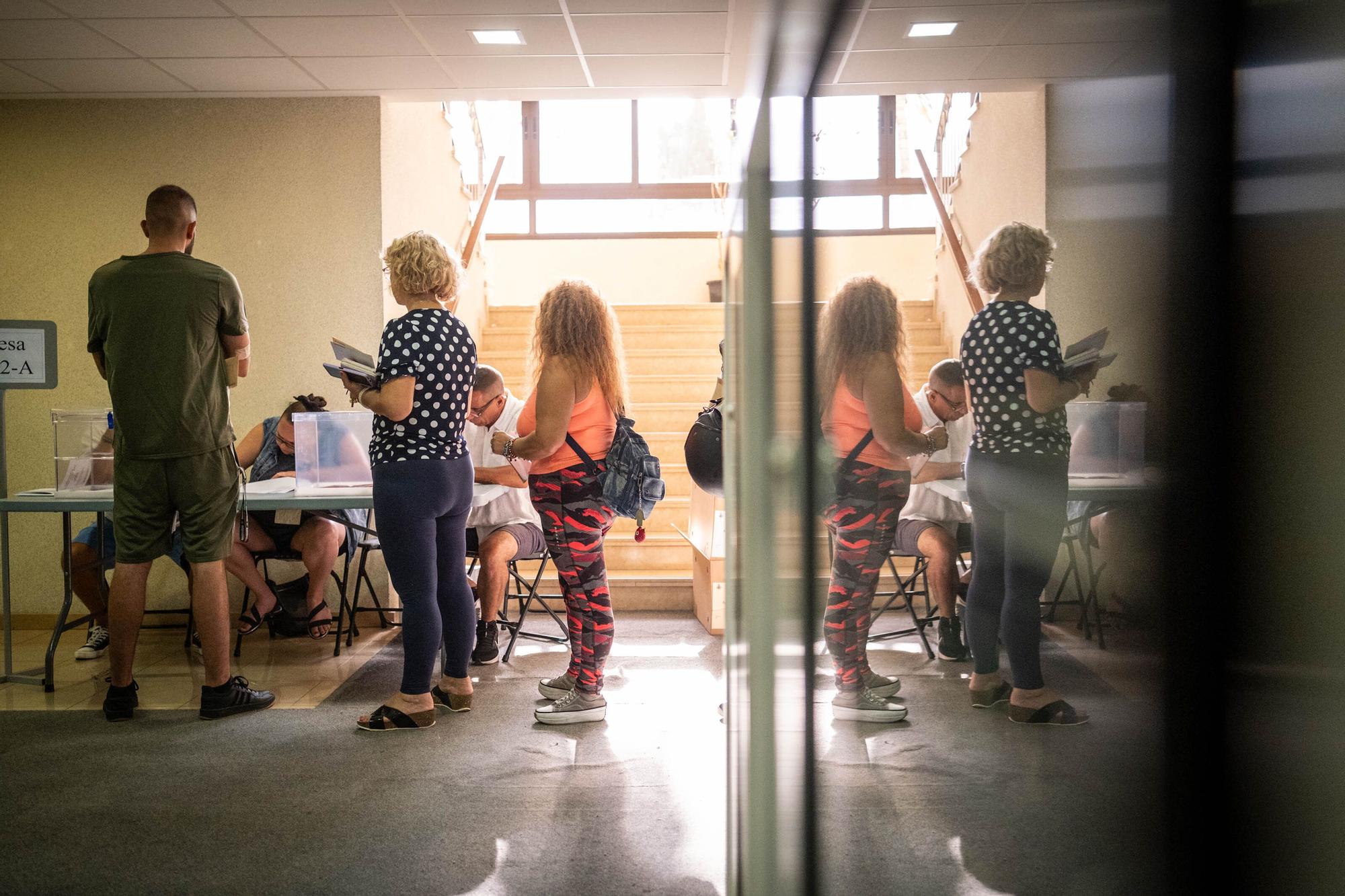 Así se ha iniciado la jornada electoral en Canarias