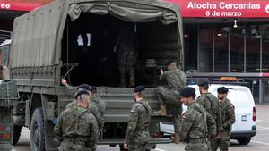 zentauroepp52834551 militares y un tanque del ej rcito en las inmediaciones de l200318112719