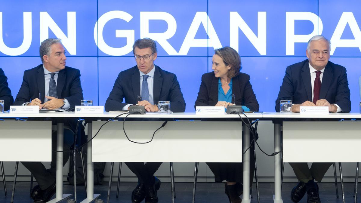 Elías Bendodo, Alberto Núñez Feijóo, Cuca Gamarra y Esteban González Pons, tras presidir la reunión del Comité Ejecutivo Nacional del PP.