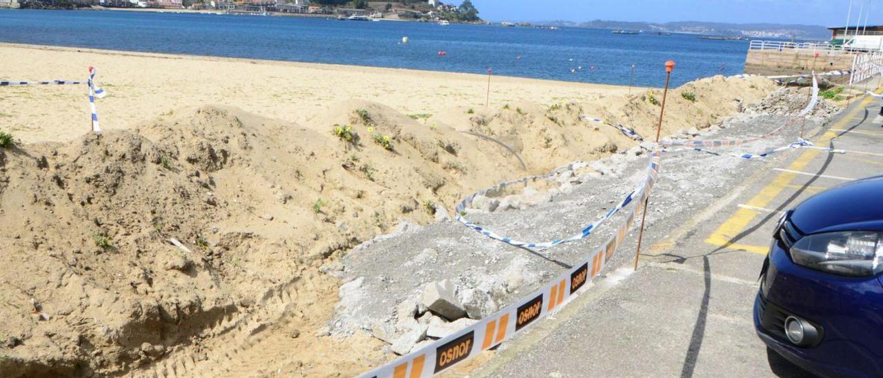 El tramo de playa ocupado con un relleno para para construcción de una senda peatonal. |   // G.NÚÑEZ