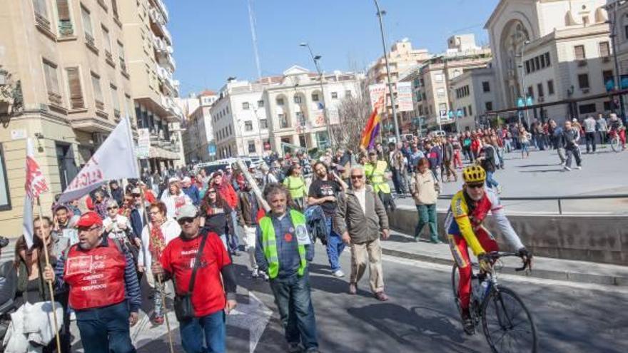 La Marcha por la Dignidad sale de la plaza de la Montañeta de Alicante hacia Madrid.