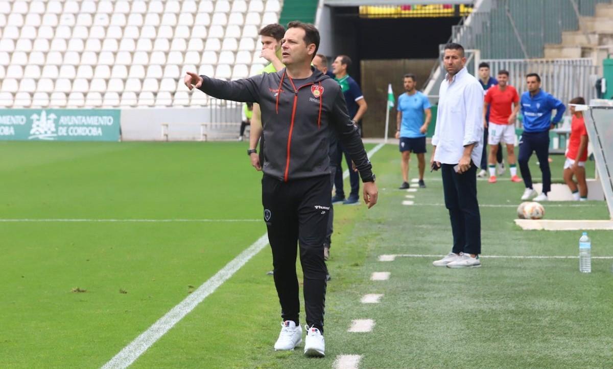 Juanmi Puentenueva, durante el duelo de vuelta del 'play off' ante el Córdoba CF B.