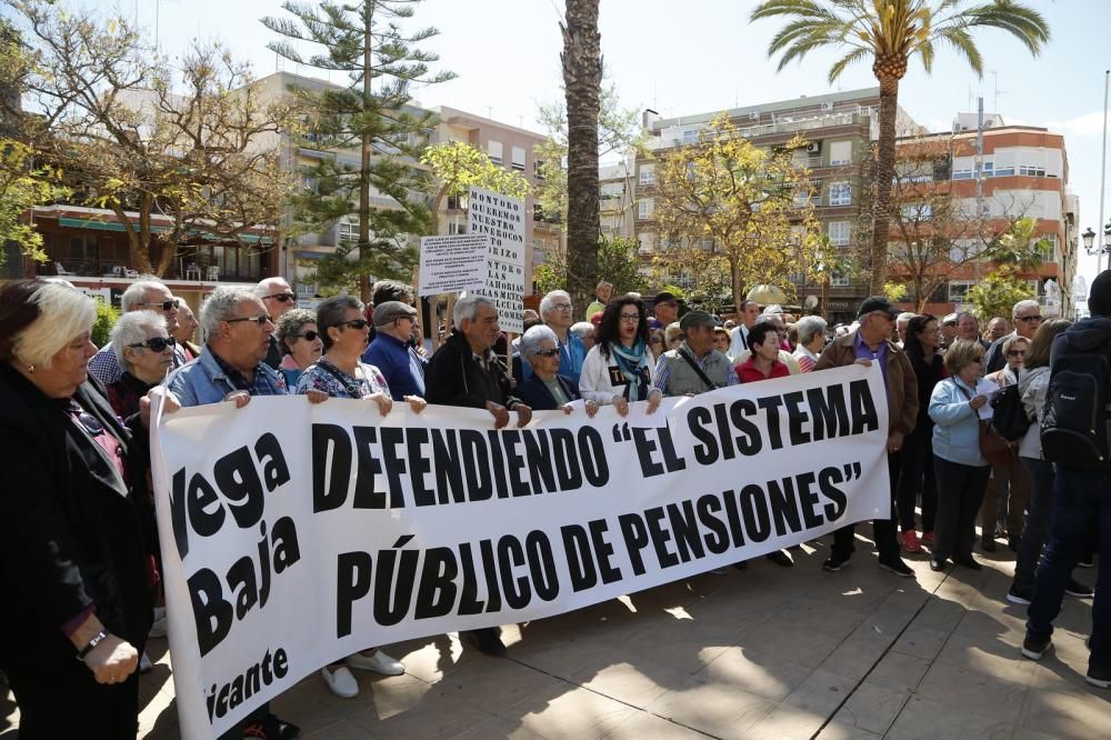 Los pensionistas se manifiestan en Torrevieja