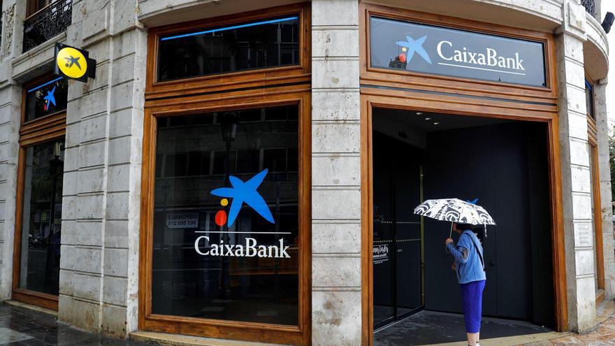 El juez anula las cláusulas multidivisa de las hipotecas de Barclays heredadas por CaixaBank