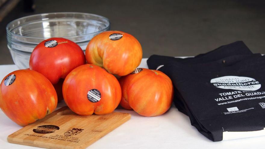 Convocan el concurso para el cartel de la Subasta del Tomate Huevo de Toro