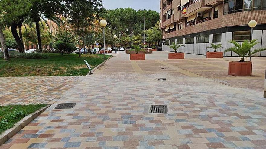 Zona peatonal junto al parque del Rocío de Murcia.