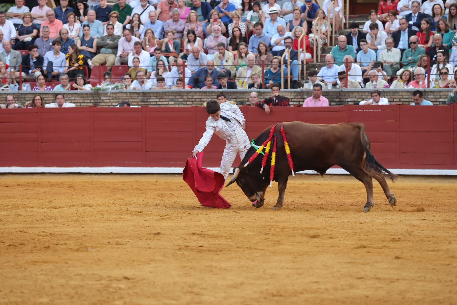 Javier Zulueta y Manuel Quintana abren la puerta de Los Califas