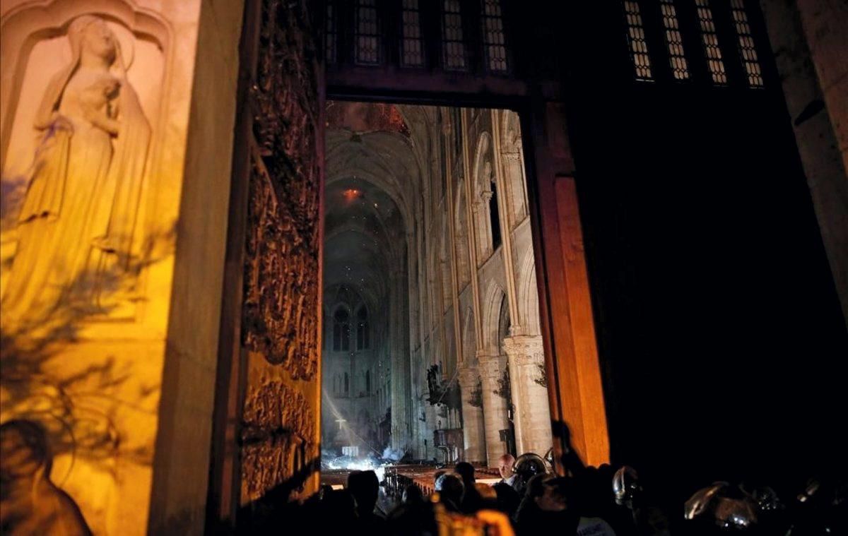 Incendio en la Catedral de Nôtre Dame