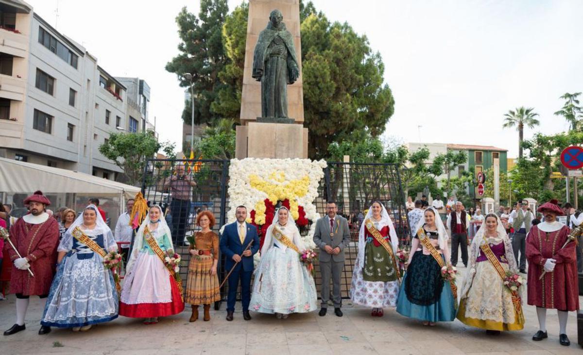 La televisión de ‘Mediterráneo’ retransmitió en directo la ofrenda floral.