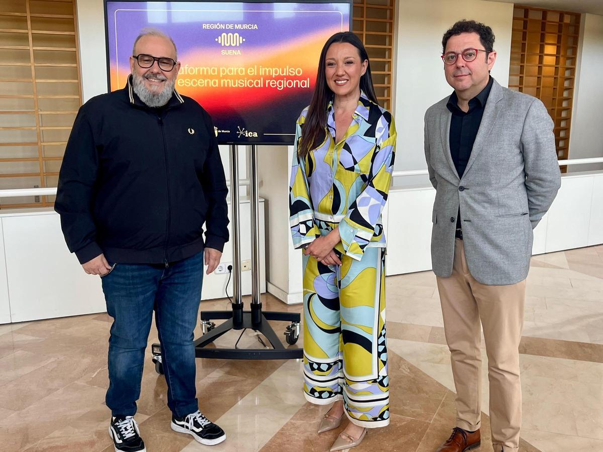 José Piñero, Carmen Conesa y el director del ICA, Manuel Cebrián, durante la presentación del concurso.