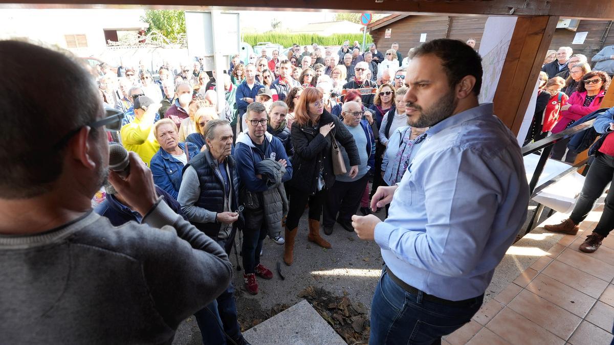 El concejal de Urbanismo, José Luis Muñoz, en la asamblea informativa organizada hoy en la Marjaleria.