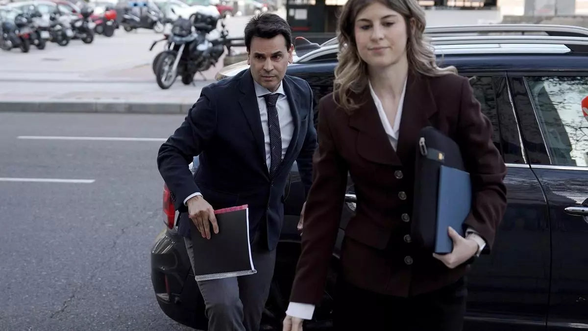 La defensa de la vicepresidenta Montero niega que la pareja de Ayuso sea un "ciudadano particular" e insiste en que admitió dos delitos