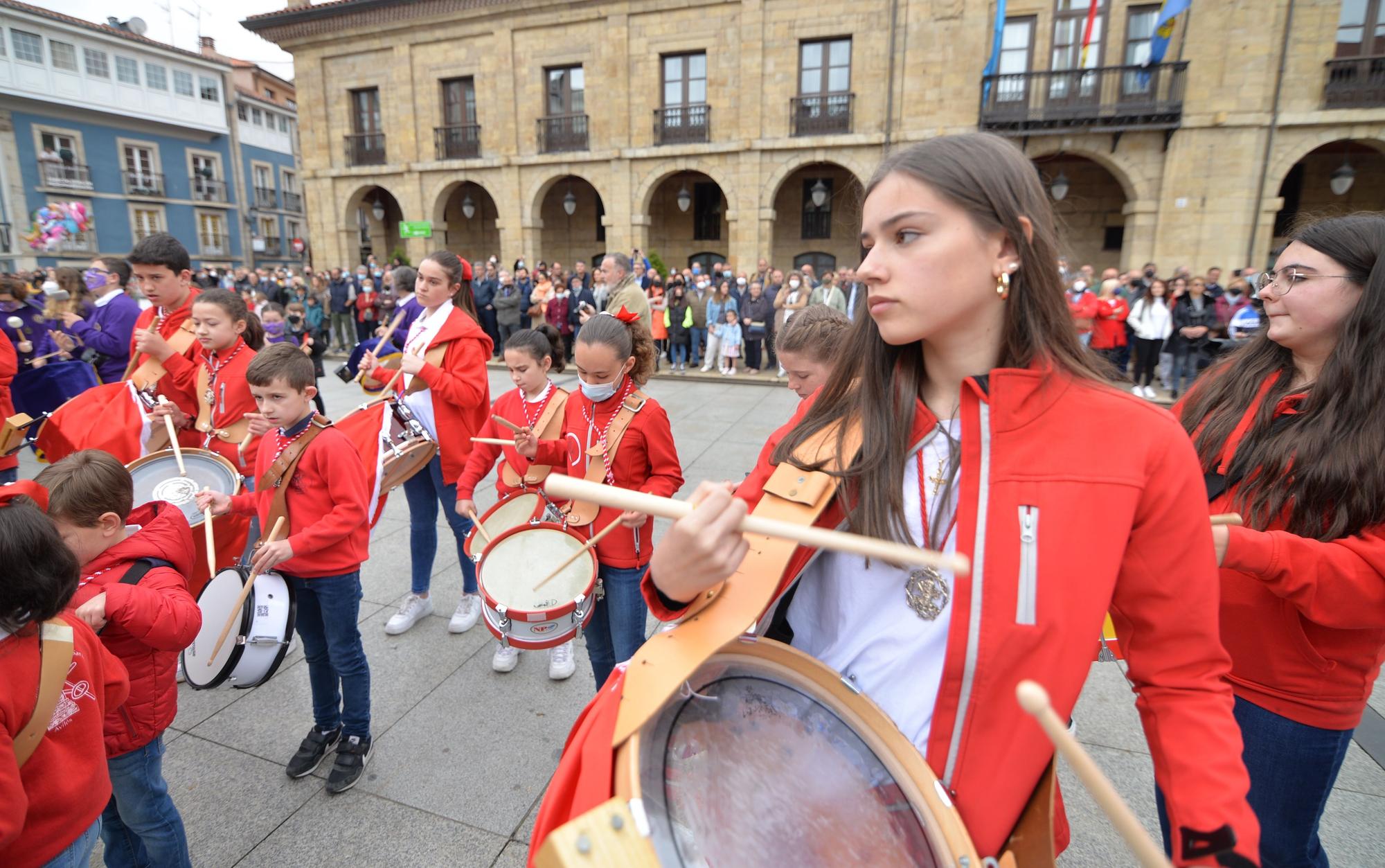 EN ImÁGENES: Avilés vibra con la tamborrada: 15 minutos de sonido atronador en El Parche