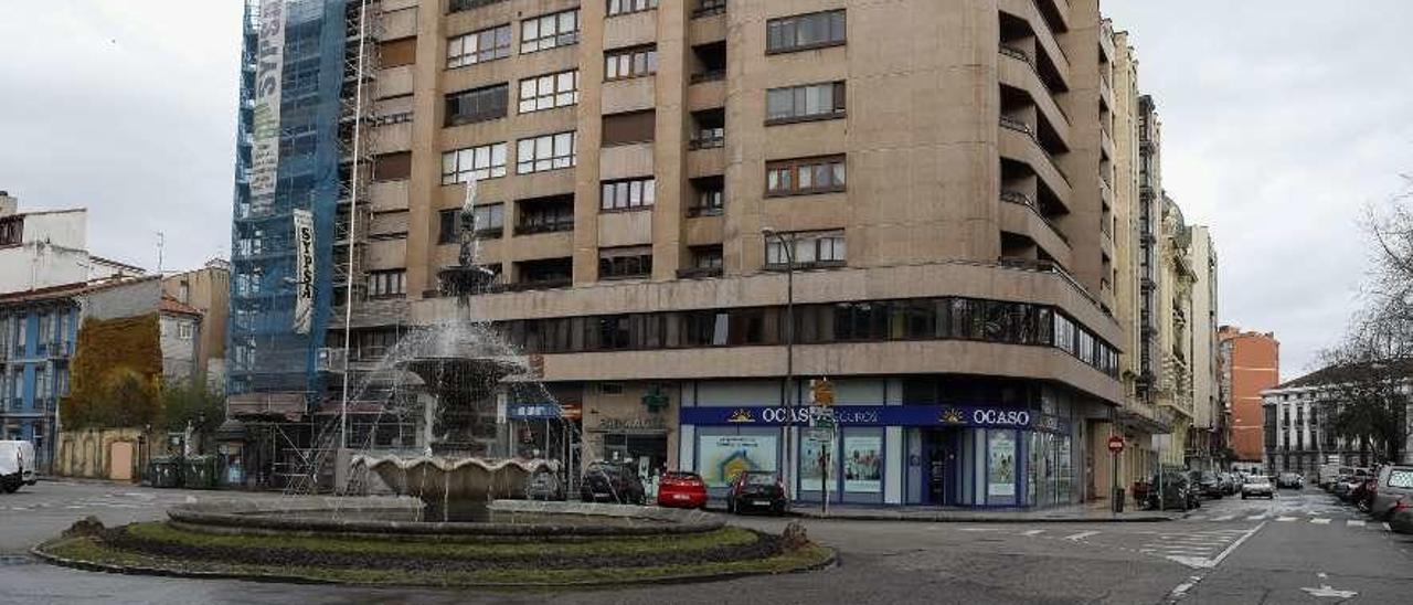 La plaza de Pedro Menéndez y su confluencia con la calle Emile Robin.