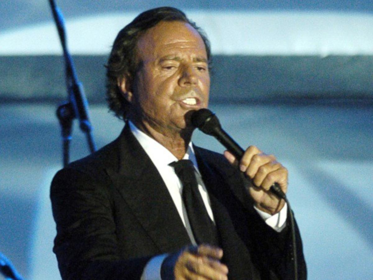 Julio Iglesias.