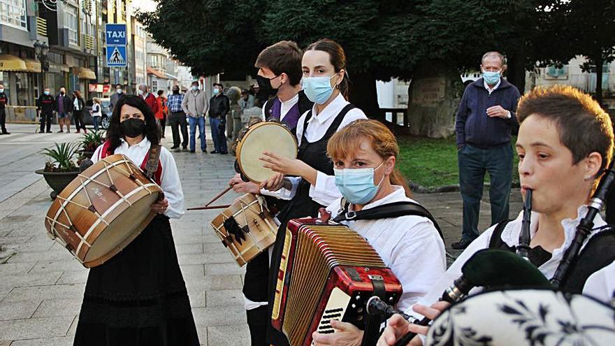 Actuación de música tradicional en la calle. |  // BERNABÉ/ANA AGRA
