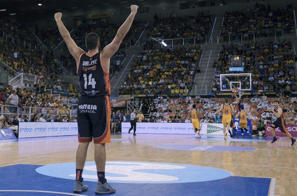 Las mejores imágenes de la victoria del Valencia Basket en la Supercopa