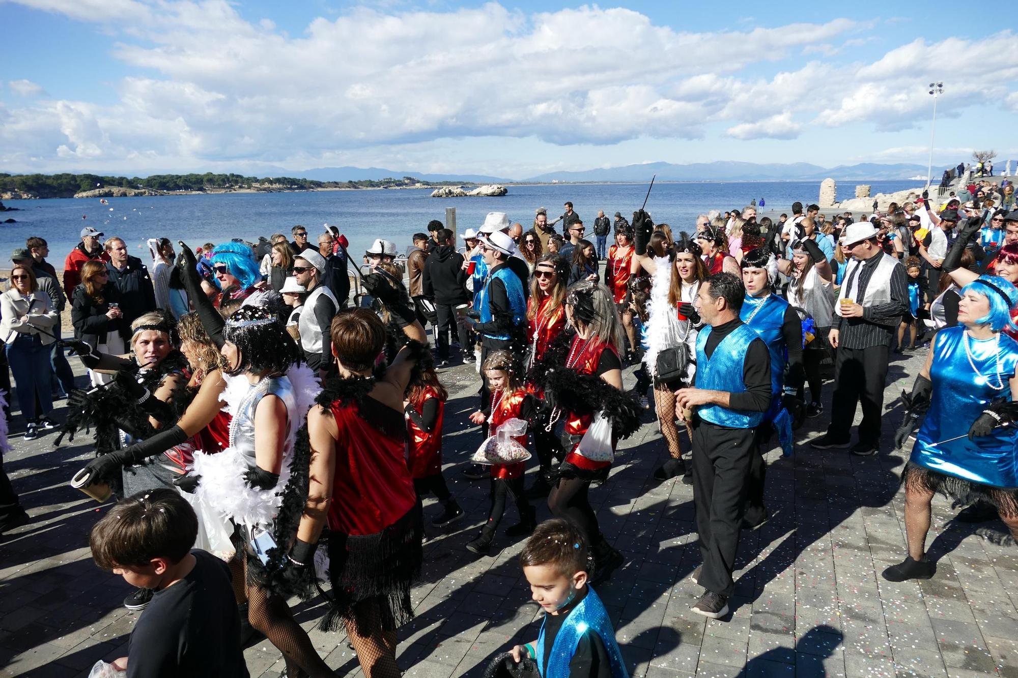 L'Escala s'acoloreix amb la rua de carnaval