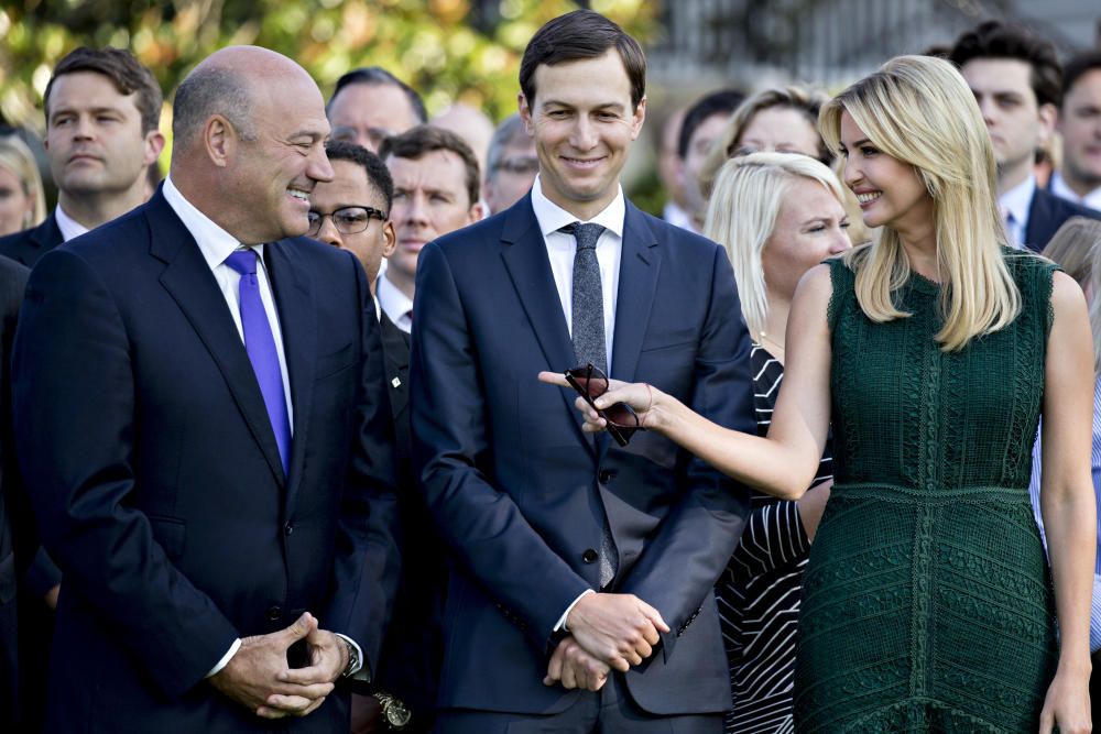 Su hija Ivanka Trump y el marido de ésta, Jared Kushner, han sido otros de los protagonistas del primer año de la presidencia. La influencia de ambos en las decisiones de Trump está siendo escrutada al milímetro por los medios americanos. AFP-REUTERS