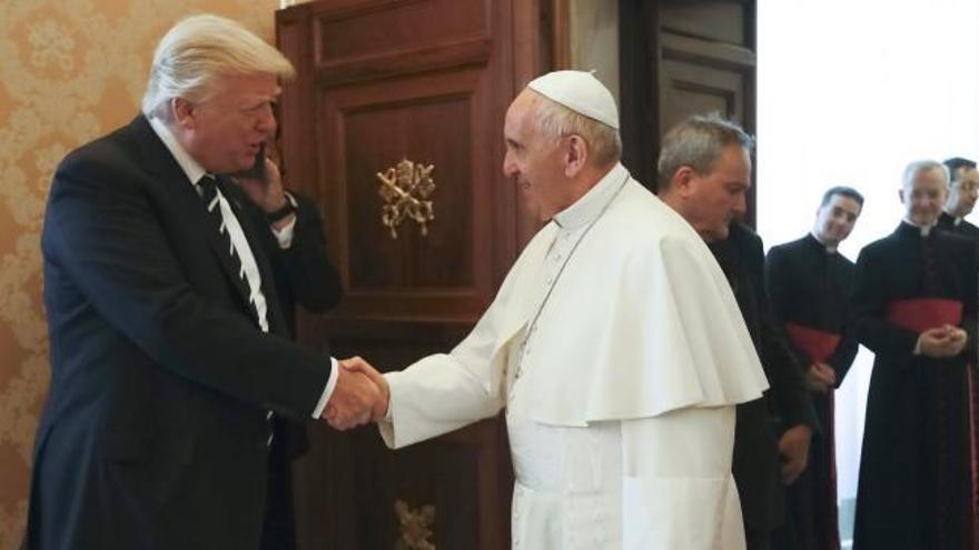 Frío recibimiento del papa Francisco a Donald Trump